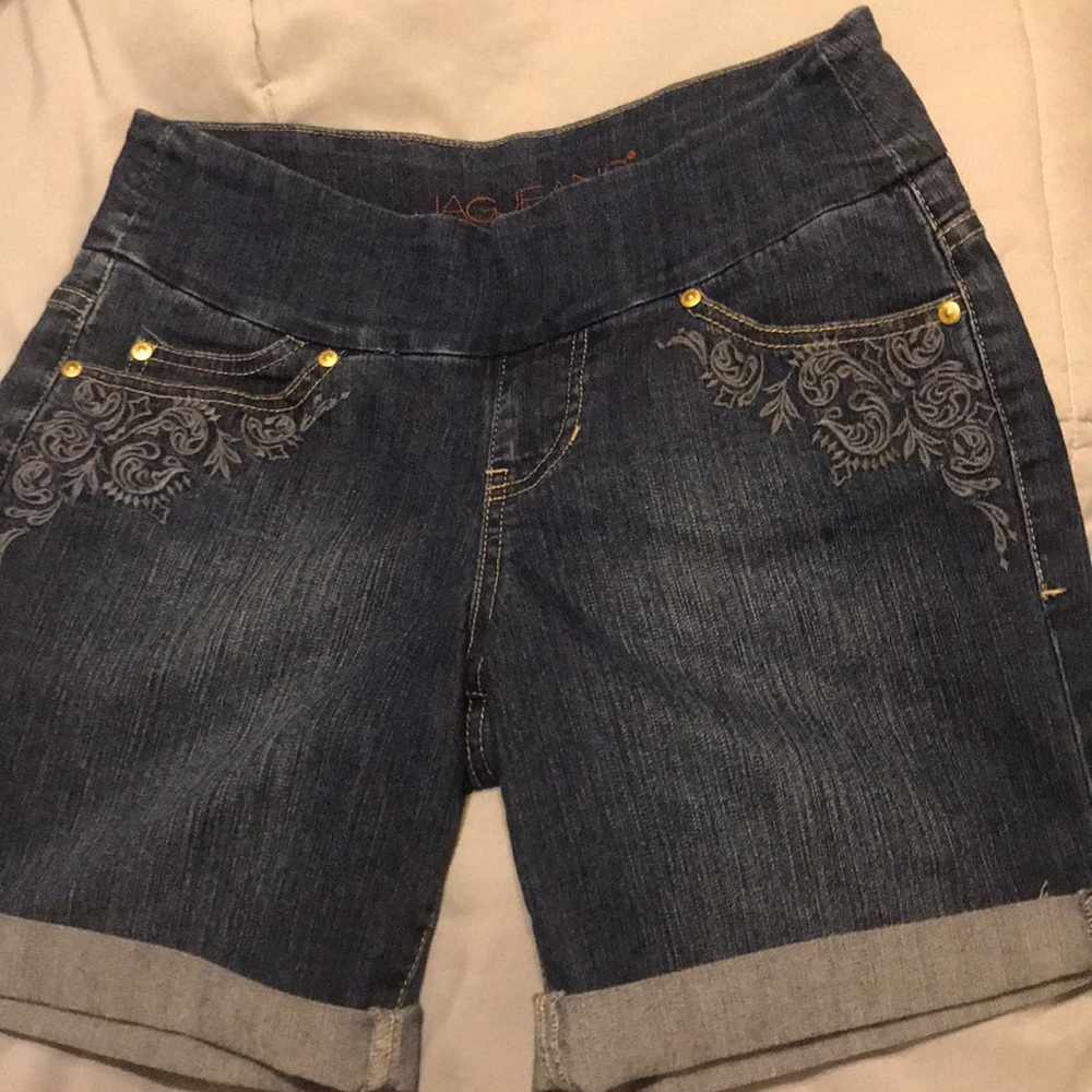 Women’s shorts size 4 JAG